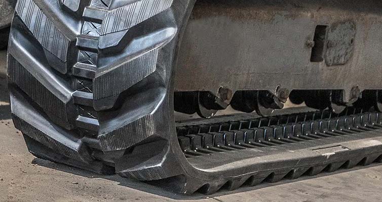 Undervagn med gummilarver på grävmaskin